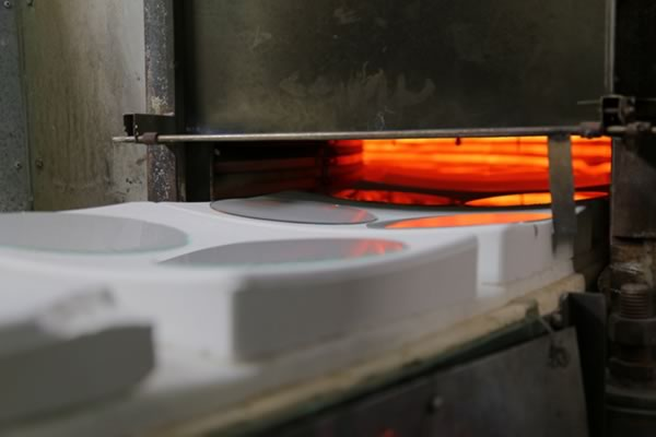 Infrared lamp for glass crack