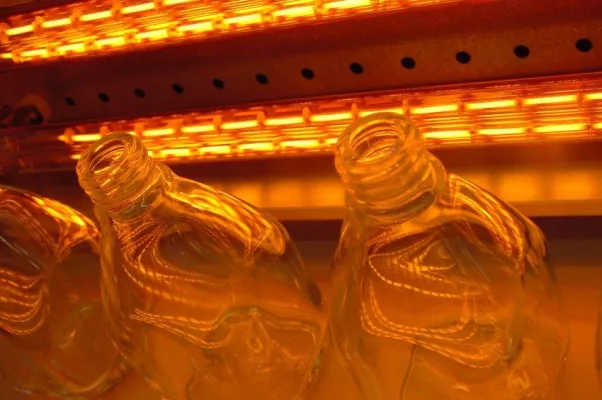 Ceramic end cap for IR lamp