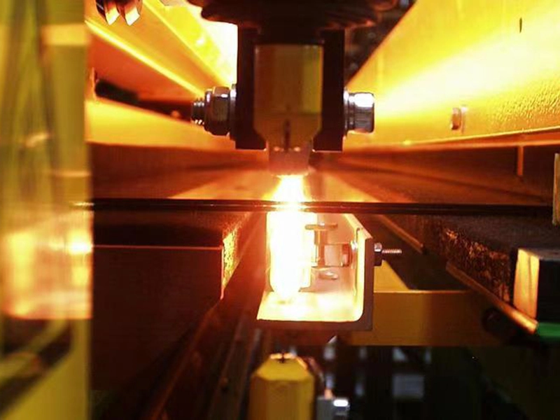 Custom quartz heater for glass